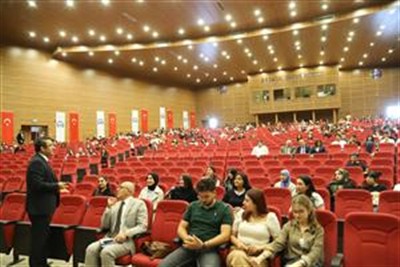 Denge Sanatı: Kalp mi, Zihin mi, Cüzdan mı Konferansı ASÜ’de Gerçekleşti